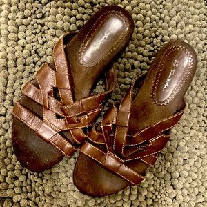 Thom McAn brown slide on sandals size 8.5